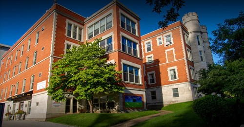 Bootstrap 4 card image left demo image